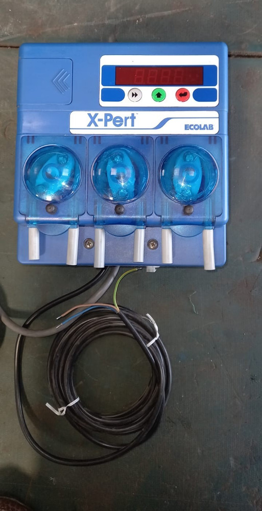 Ecolab X-PERT 3 PMP laundry detergent dispenser