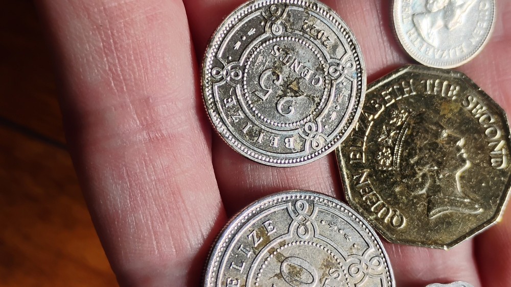 BRITISH POUND 5 OLD VERSION + BELIZE COINS