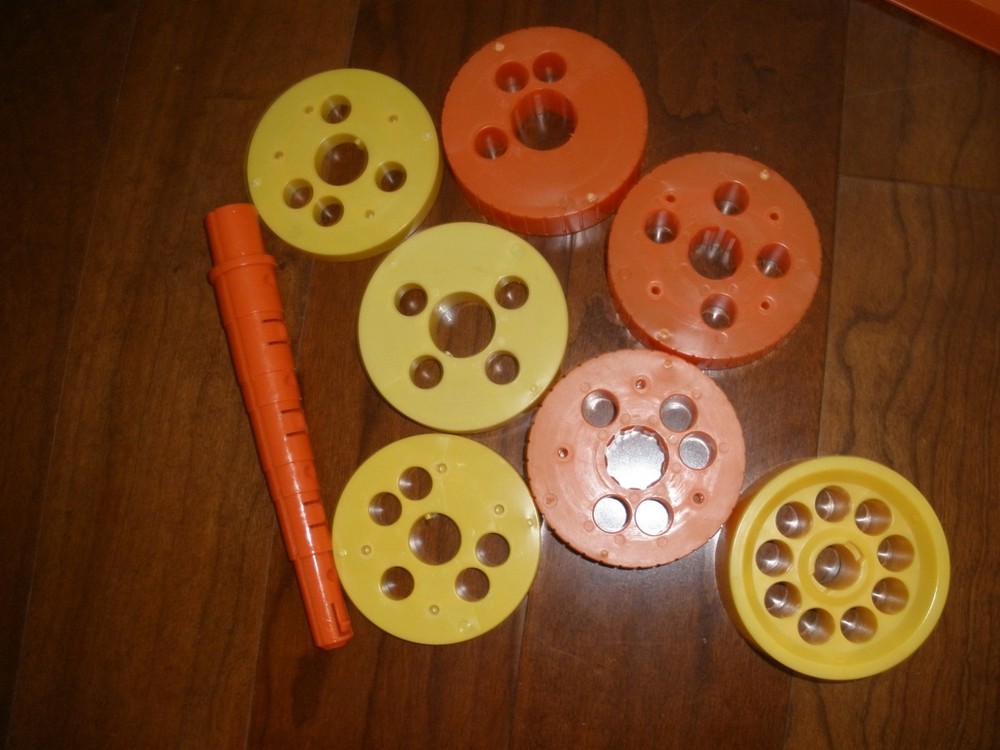 VINTAGE 1978 IDEAL PAYOFF MACHINE GAME