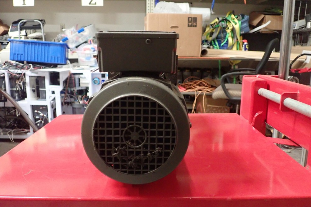 Agilent Technologies / Varian DS-402 Rotary Vane Vacuum Pump