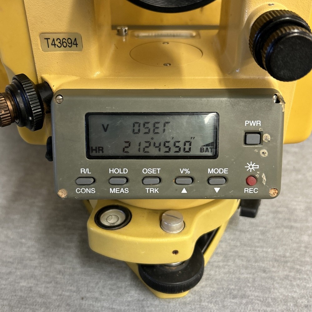 South Electronic Theodolite ET-05 W/ Case