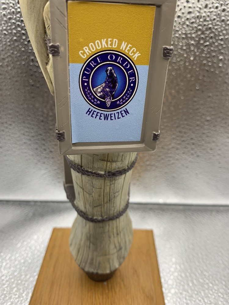 Pure Order Seal brewing company . Hefeweizen