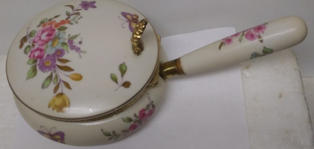 LEFTON CERAMIC DECORATIVE SAUCEPAN WITH HANDLE AND HINGED LID