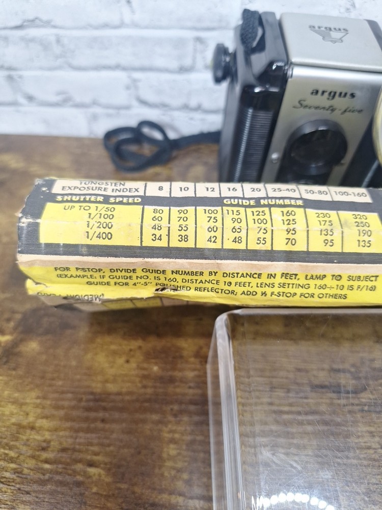 Argus 75 Seventy-Five Camera With Flash And Leather Case +Bulbs UNTESTED