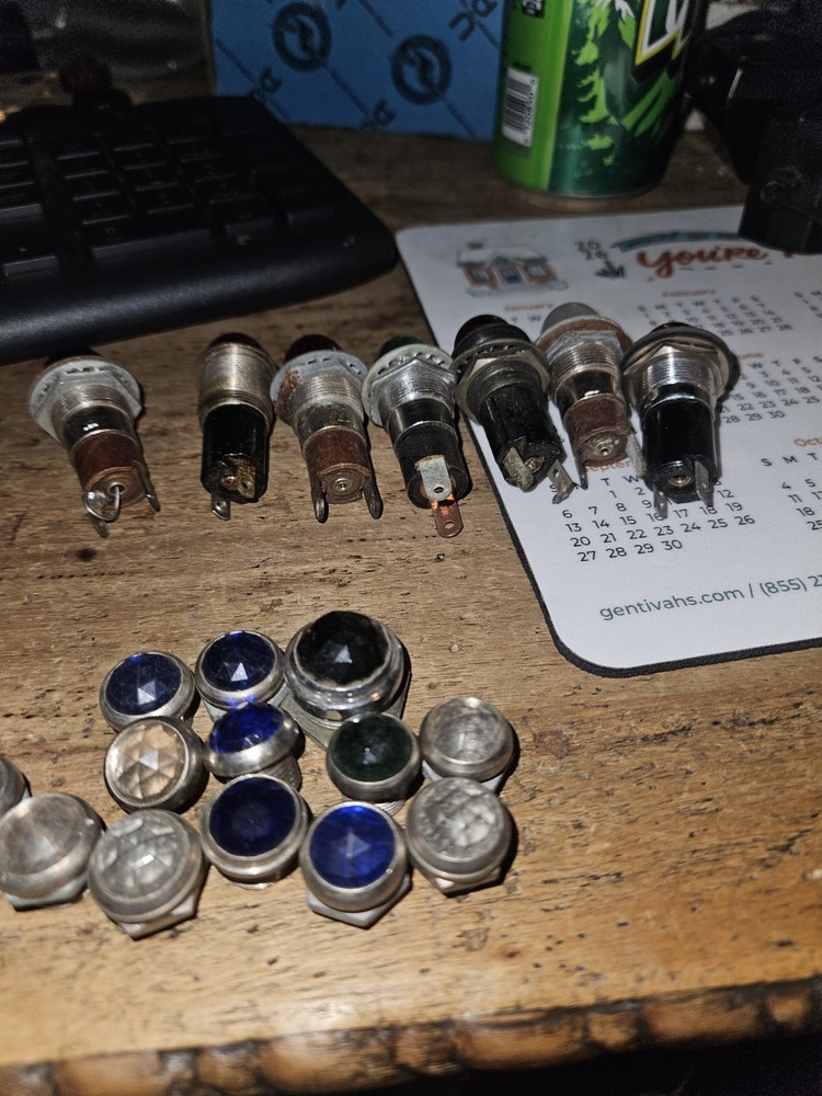 60 VINTAGE SMALL DIALCO DRAKE SMOOTH AND FAUCETED INDICATOR PANEL METER LIGHTS