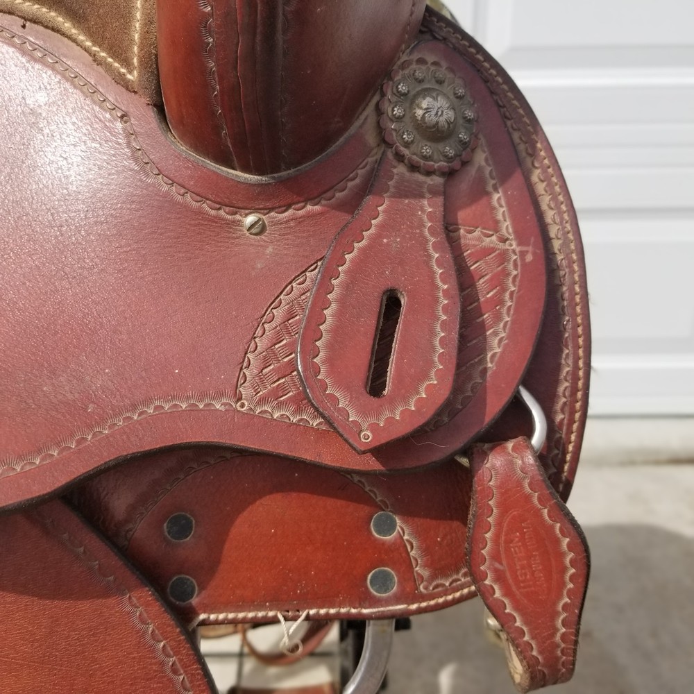 Western Saddle 17 inch tree, beautiful tooling