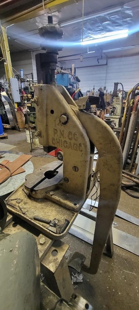 Kick press/manual punch press