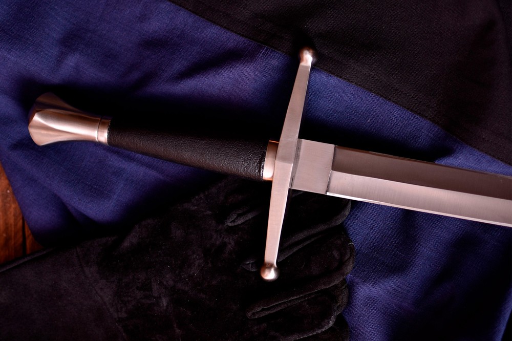 Hanwei - Hand and a half war sword. fourteenth century