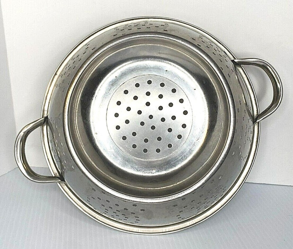 Stainless steel footed colander