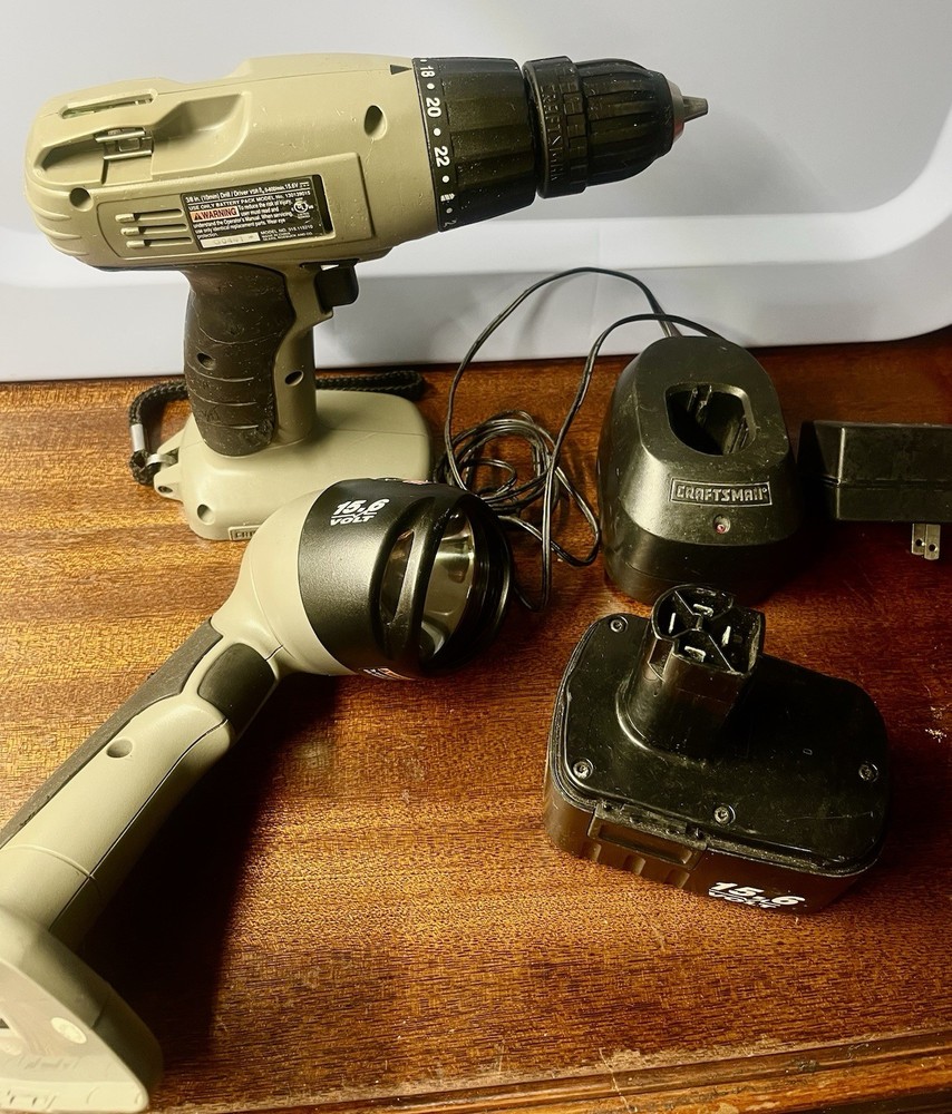 Craftsman Black+Decker Hyper Tough Drill/Driver Flashlight Tool Set 18V