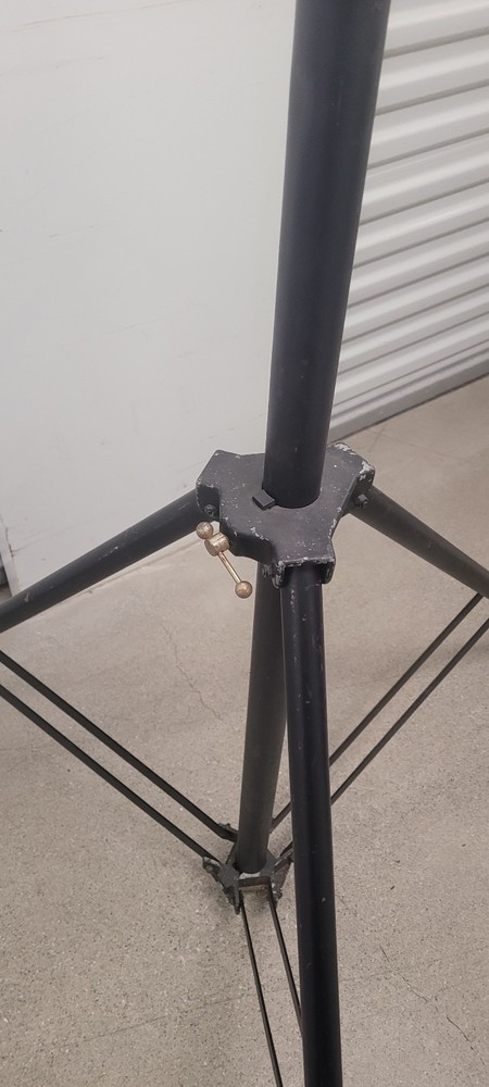 Heavy duty crank up stand