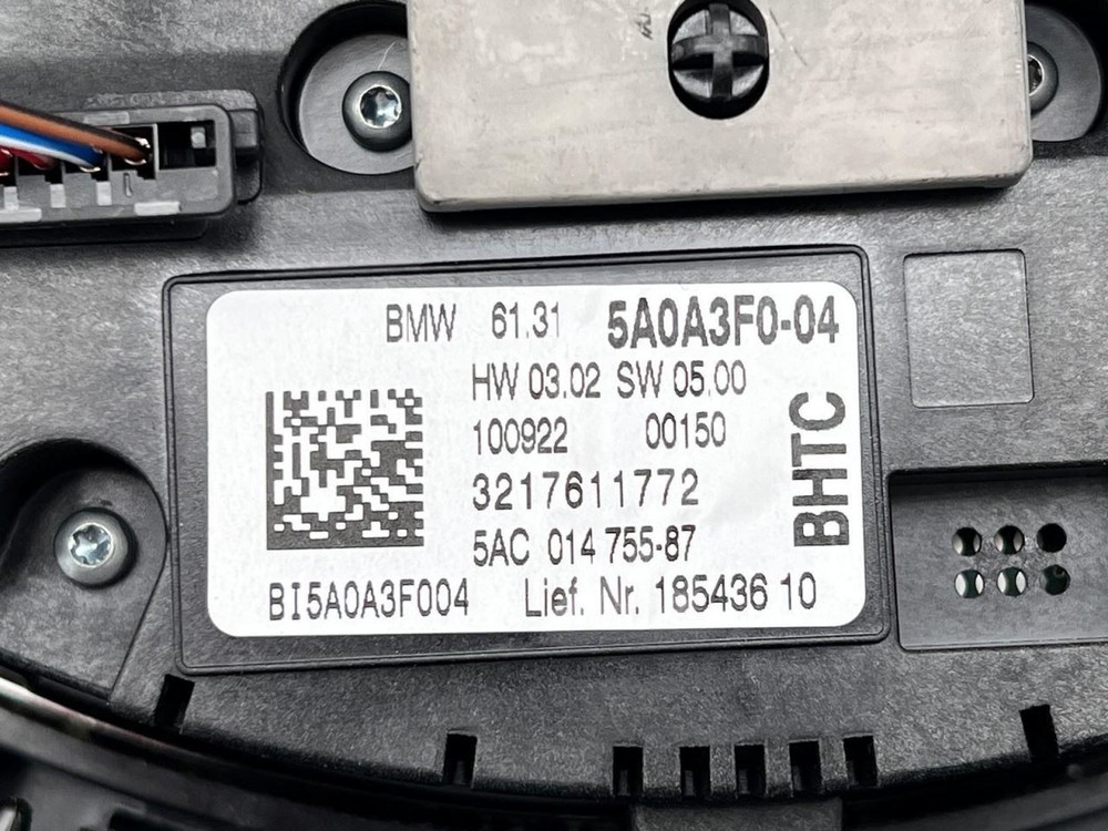 2020-2024 Mini Cooper Main Display 8'' Screen With Controls And Black Trim