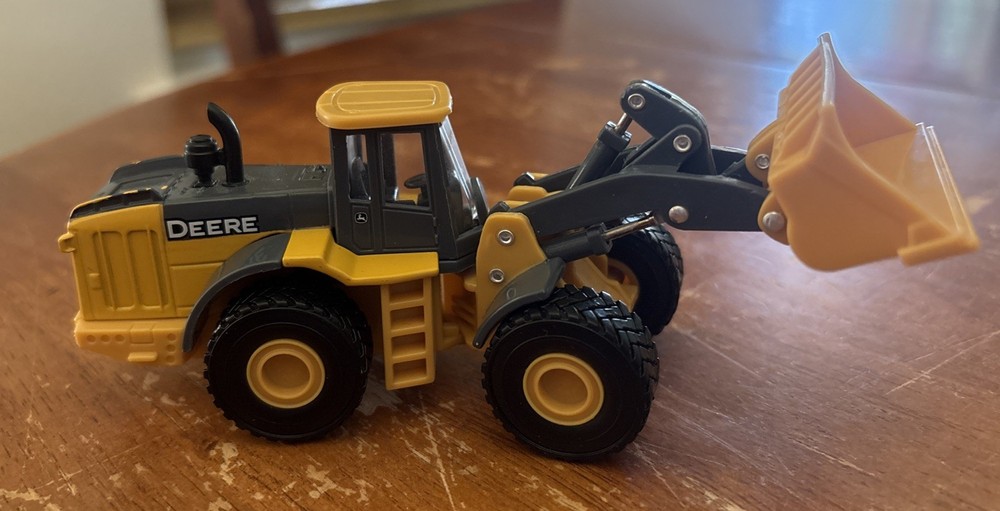 Ertl John Deere Front End Loader Articulating Construction Die Cast Scale Model
