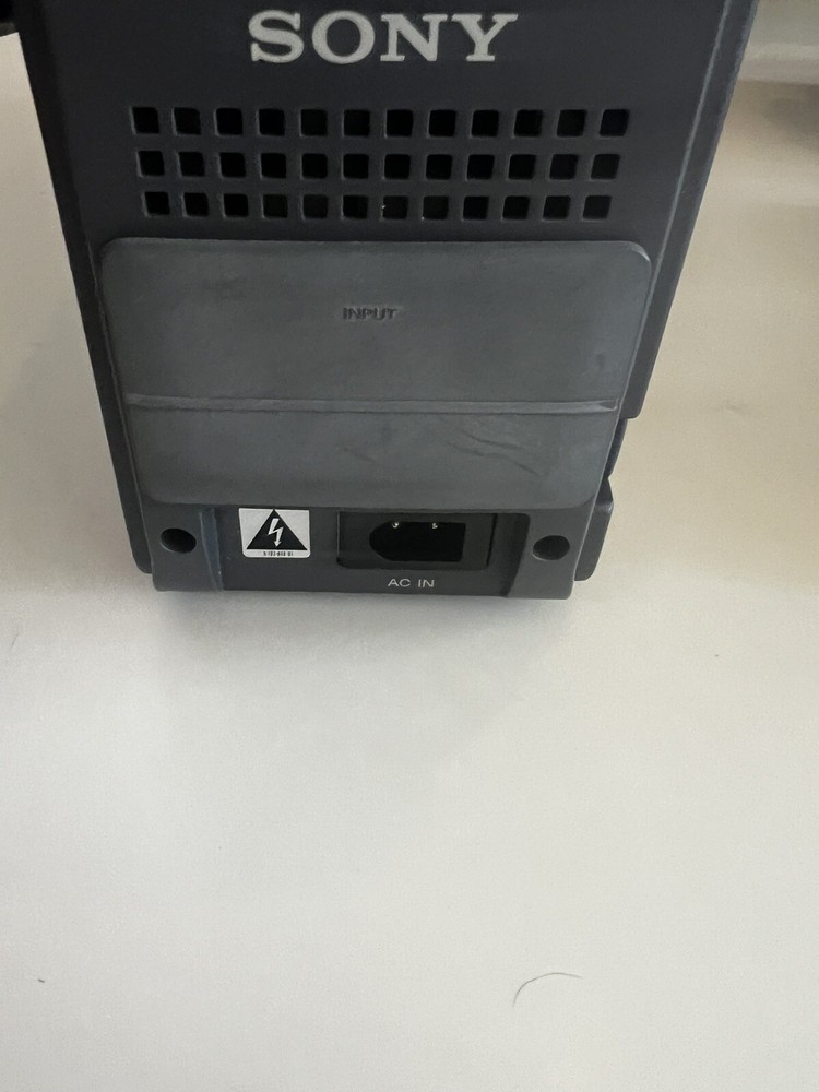 CPJ-D500 Sony LCD Projector w/ Case & Cables - Clean & Fully Functional!