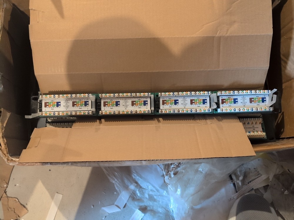 APC 21055-24 Port Rack Unit Cat 5e Panel