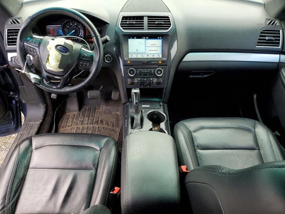 EXPLORER 2017 Glove Box 5028918