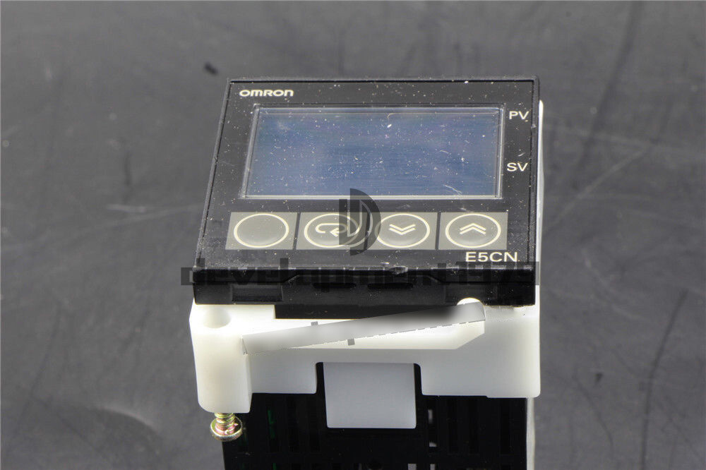 ONE NEW Omron E5CN-C2T 100-240VAC Temperature Controller