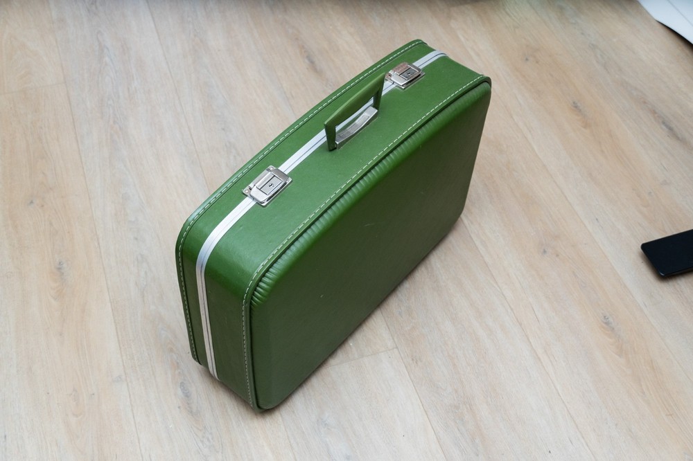 VINTAGE 4 PIECE NESTED LEATHER TRUNK/BRIEFCASE SET - EMERALD GREEN