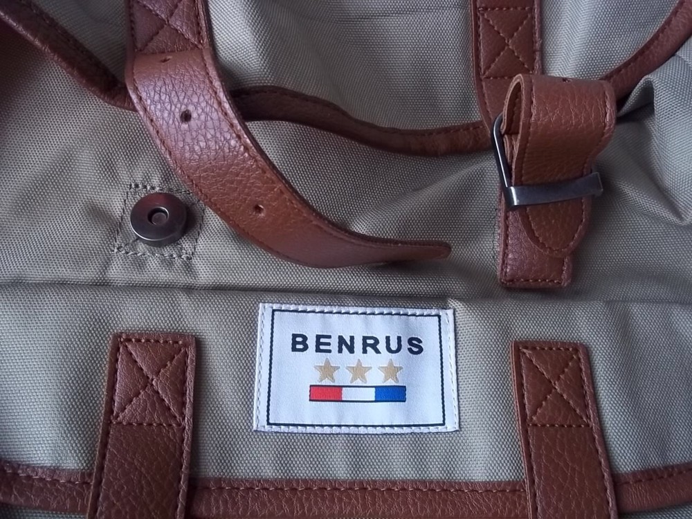Benrus Scout backpack. Khaki. B3KH. New with defect (missing 1 magnetic lock).