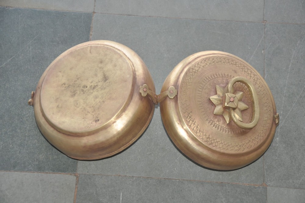Vintage Round Solid Handcrafted Fine Engraved Jewellery/Chapati Brass Box