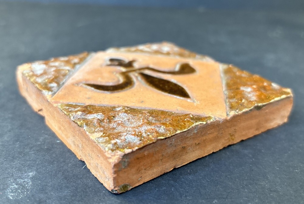 Antique Vtg Redware Earthenware Tile Fleur-De-Lis ~ Brown 1
