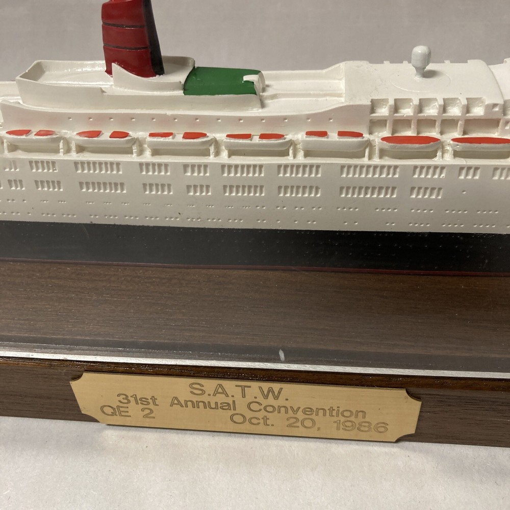 QUEEN ELIZABETH II • 1986 CUNARD SHIP MODEL • SATW CONVENTION