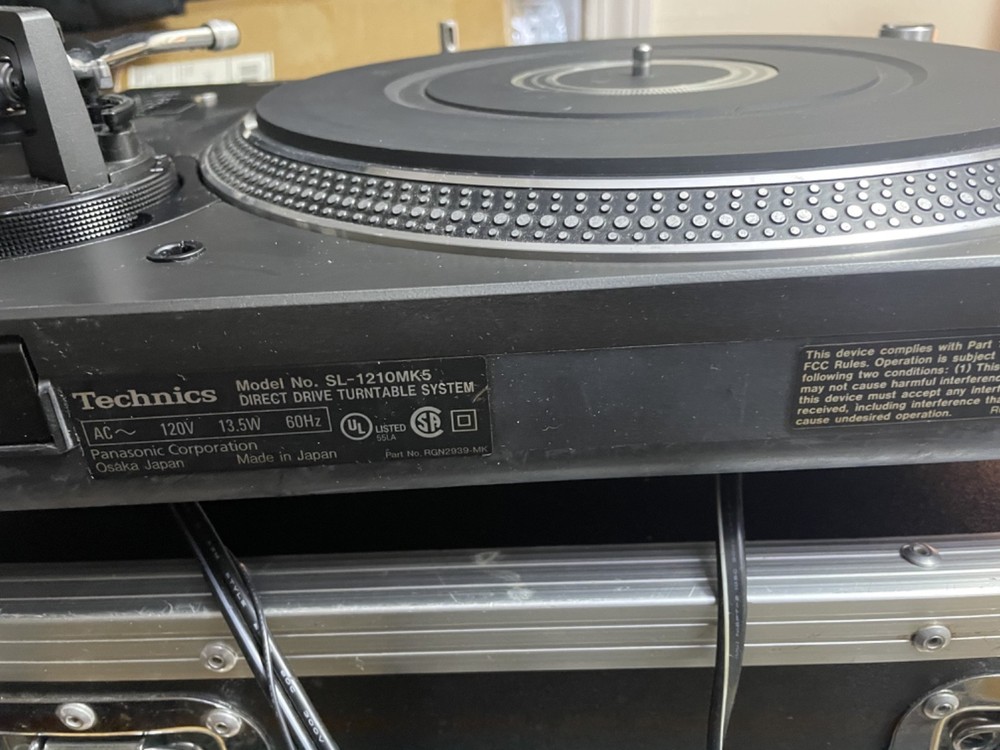 Technics SL-1210 MK5 W/ Robber Mat + Marathon Flight Case NM