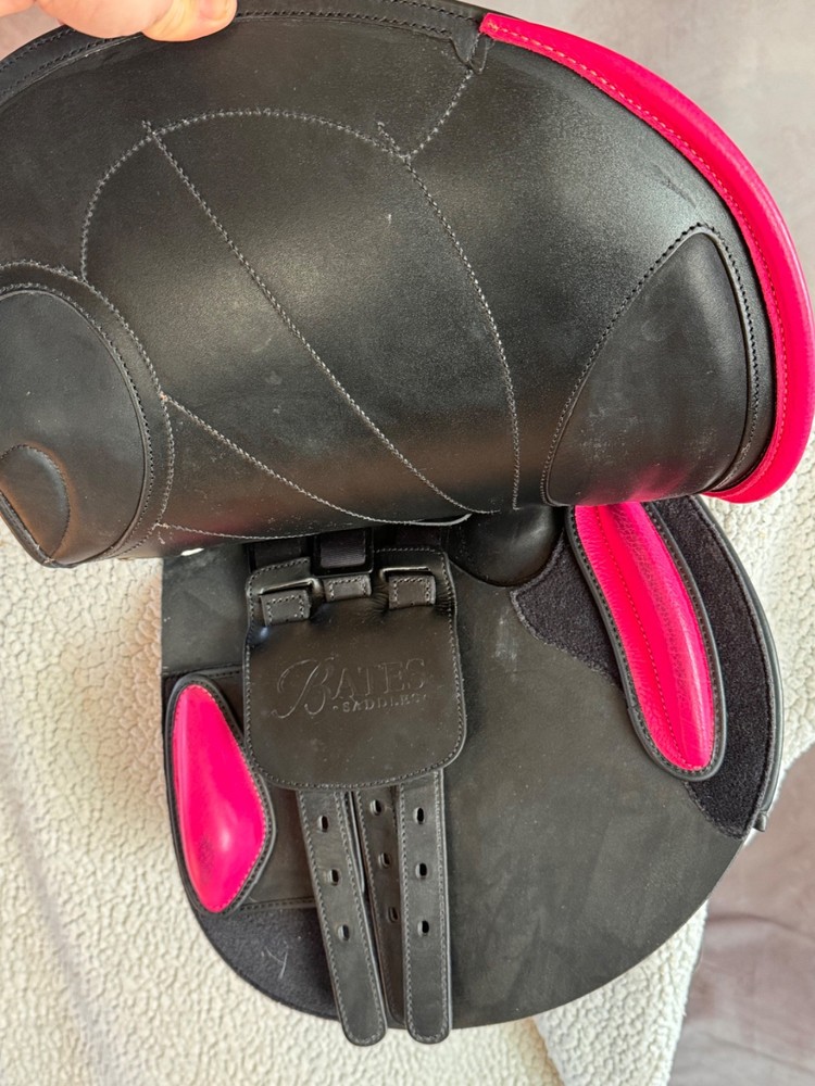 **PRICE DROP** Bates Victrix Adjustable 17" Jump Saddle CAIR with accessories