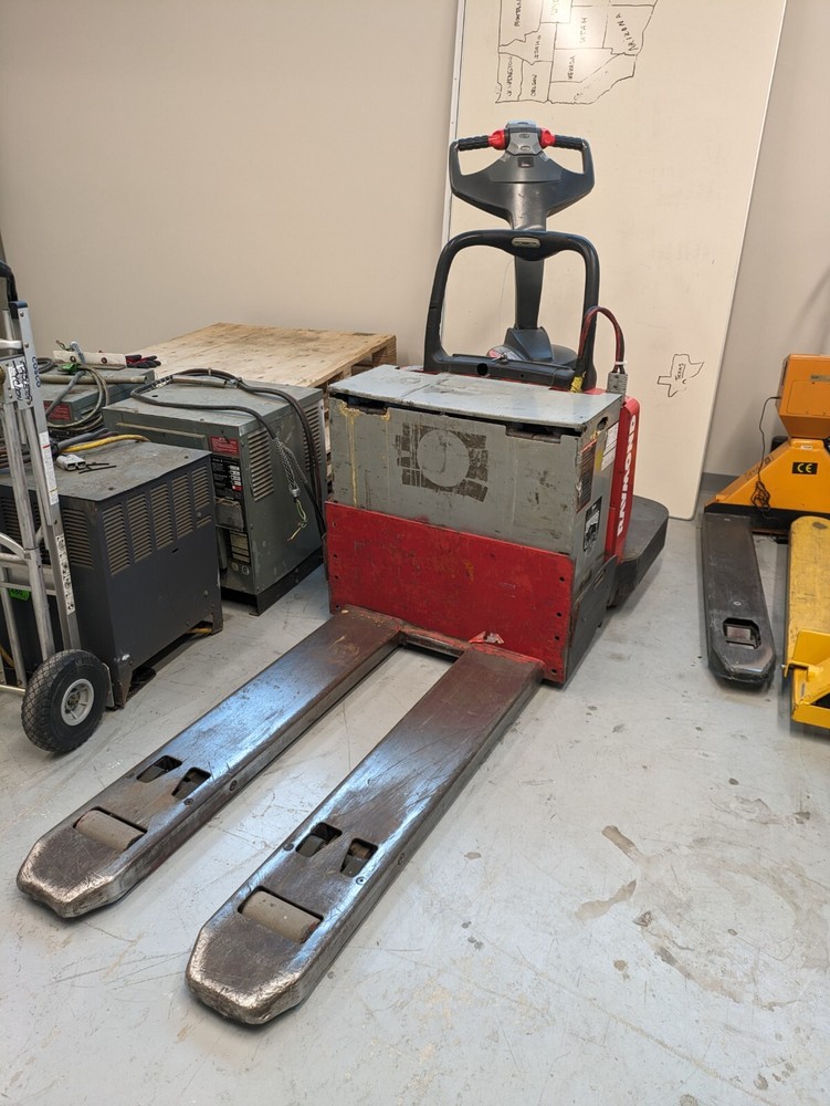 Raymond E85-13 Riding Pallet Jack with Battery