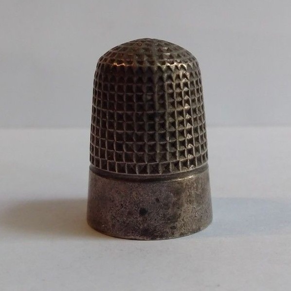 VINTAGE CHARLES HORNER STERLING SILVER THIMBLE - SIZE 6