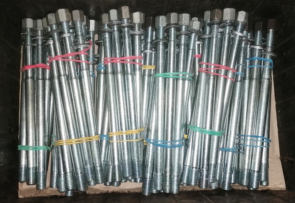 8 studs with nuts for fastening the cylinder Dnepr