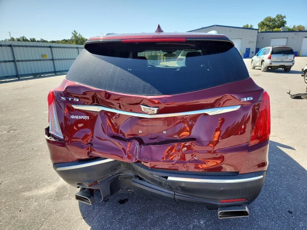 XT5 2017 Glove Box 4925385