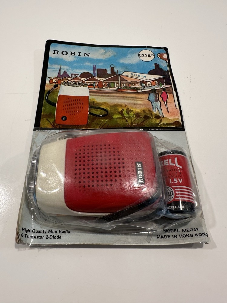 VINTAGE *NEW* ROBIN AIE-741 Red Solid State Micro Transistor Radio