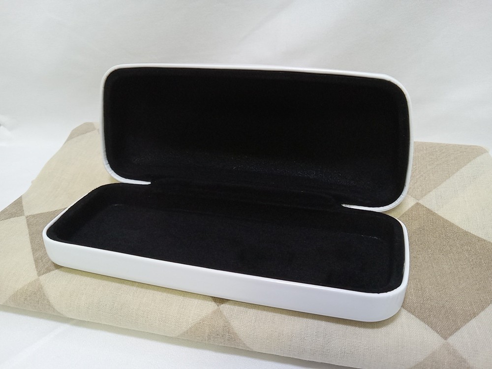 NINE WEST MEDIUM WHITE HARD SUNGLASS CASE