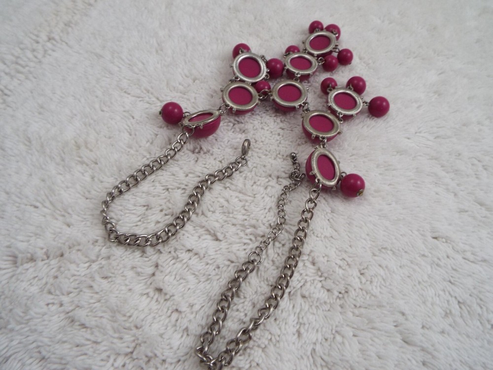 Silvertone Pink Bead Scoop Necklace (D79)