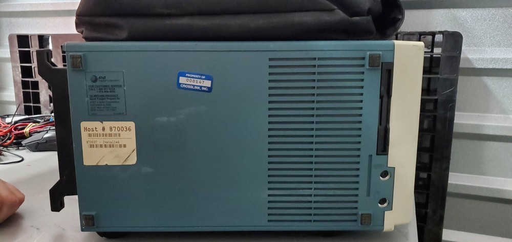 TEKTRONIX TLA704 LOGIC ANALYZER