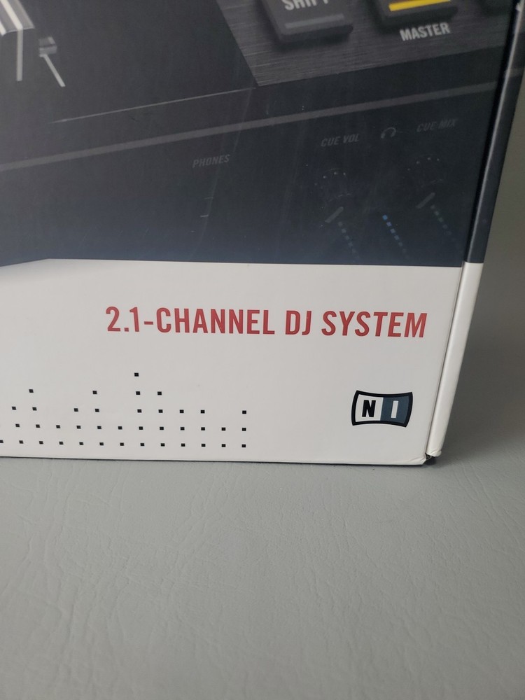 Native Instruments TRAKTOR KONTROL S2 DJ Controller