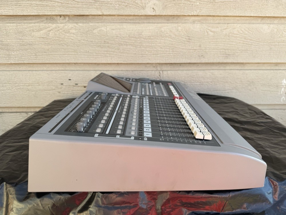 Roland VS-1680 Digital Studio Workstation - Manuals Fully Working