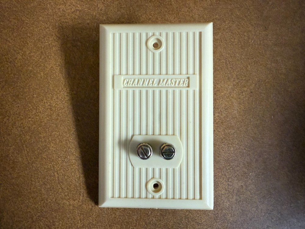 Channel Master 7319 Variable Isolation Wall Tap Ivory 300 OHM Output