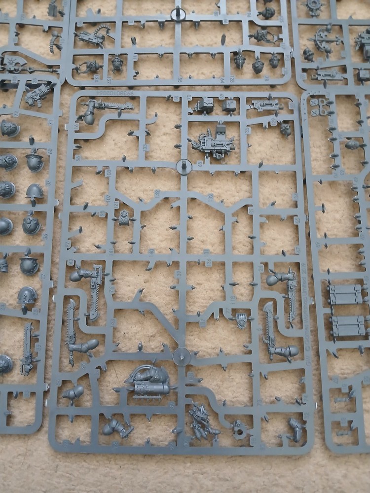 Warhammer Chaos Space Marines Spare Bits On Sprure Games Workshop
