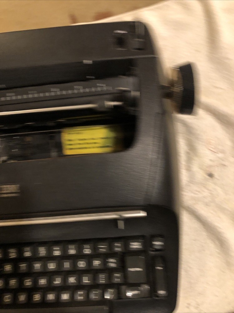 AS IS IBM SELECTRIC 1 TYPEWRITER ,BAD SWITCH AND LEFT MARGIN BROKEN.