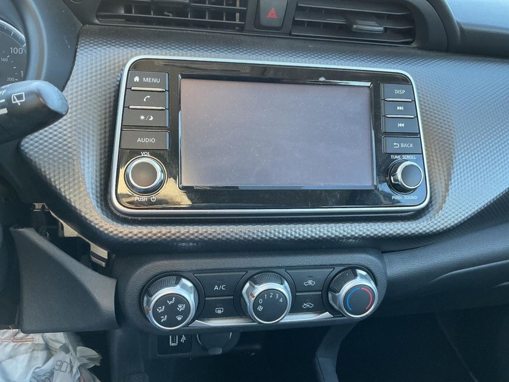 KICKS 2020 Glove Box 4912805