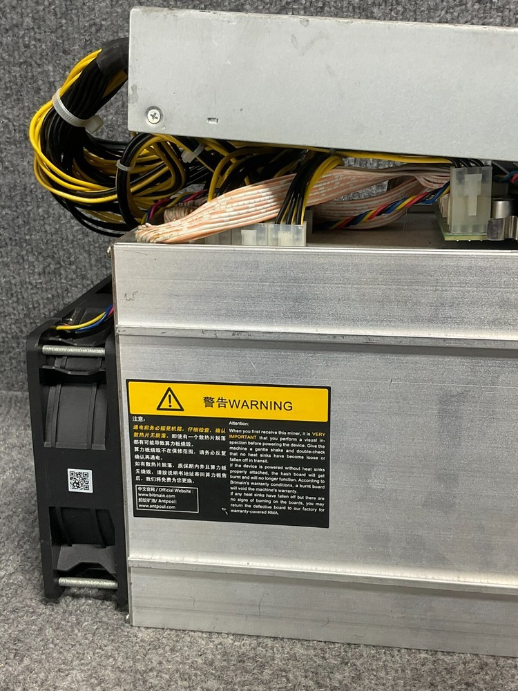 Bitmain Antminer D3 Submodel 17. 0G Cryptocurrency Miner - Silver