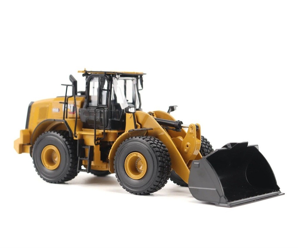 PREORDER expected arrival 3/19 1:50 Diecast Masters Caterpillar 950 Medium Wheel