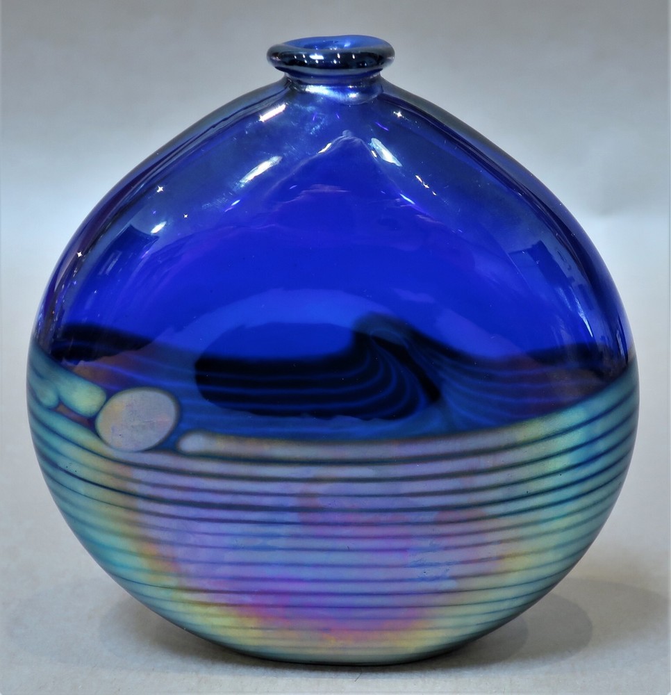 STUNNING DENIZEN STUDIO ROBERT WYNNE PULLED FEATHER IRIDESCENT VASE