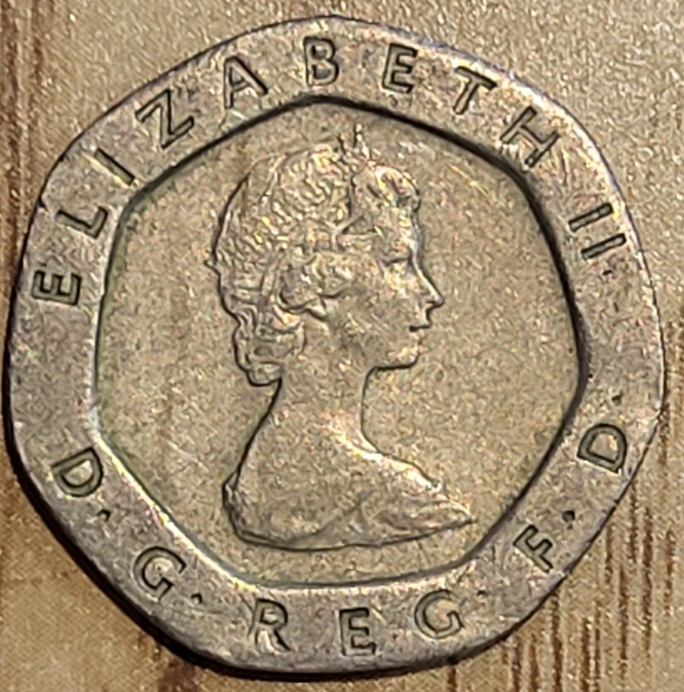 1982 Great Britain 20 Pence Coin N146