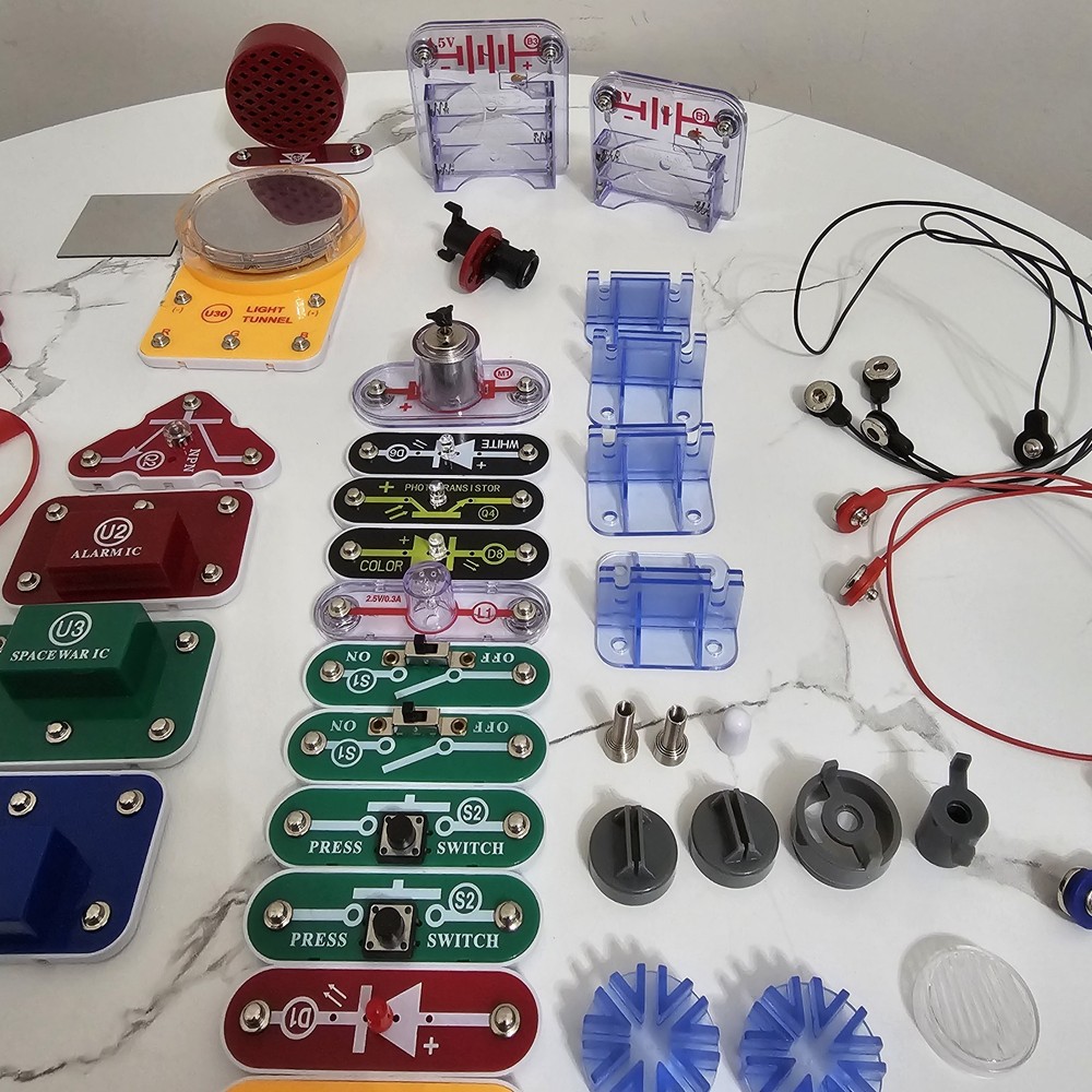 Elenco Snap Circuits Lot