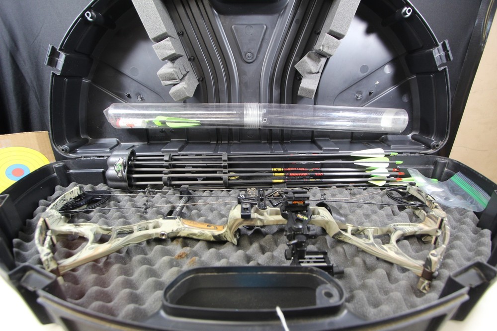 DIAMOND ARCHERY 2009 ICEMAN COMPOUND BOW 60LBS 29" DRAW WITH EXTRAS(02AEE26CA)