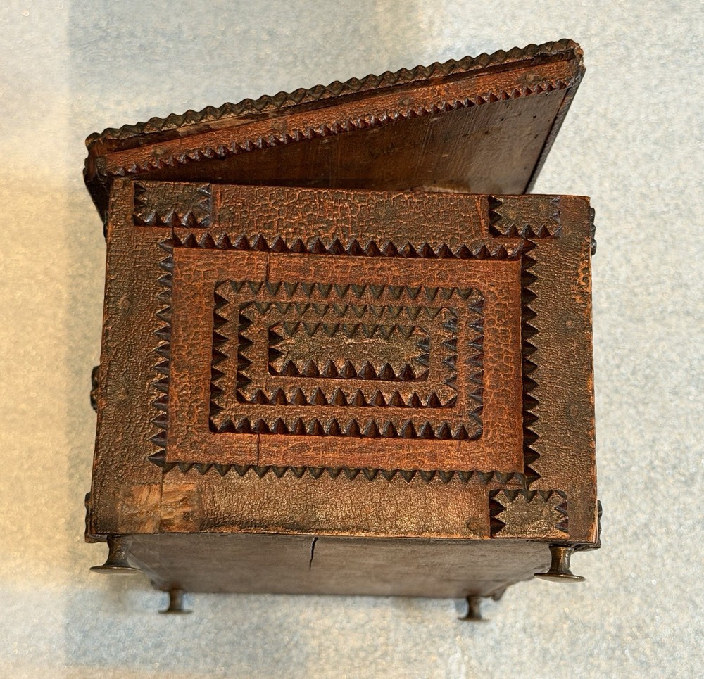 Primitive Tramp Box