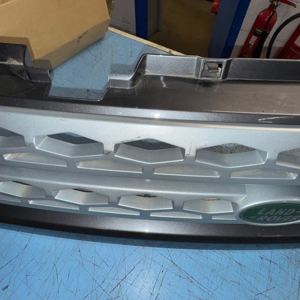 Land Rover Discovery 4 Front grill panel Corris grey paint code 873